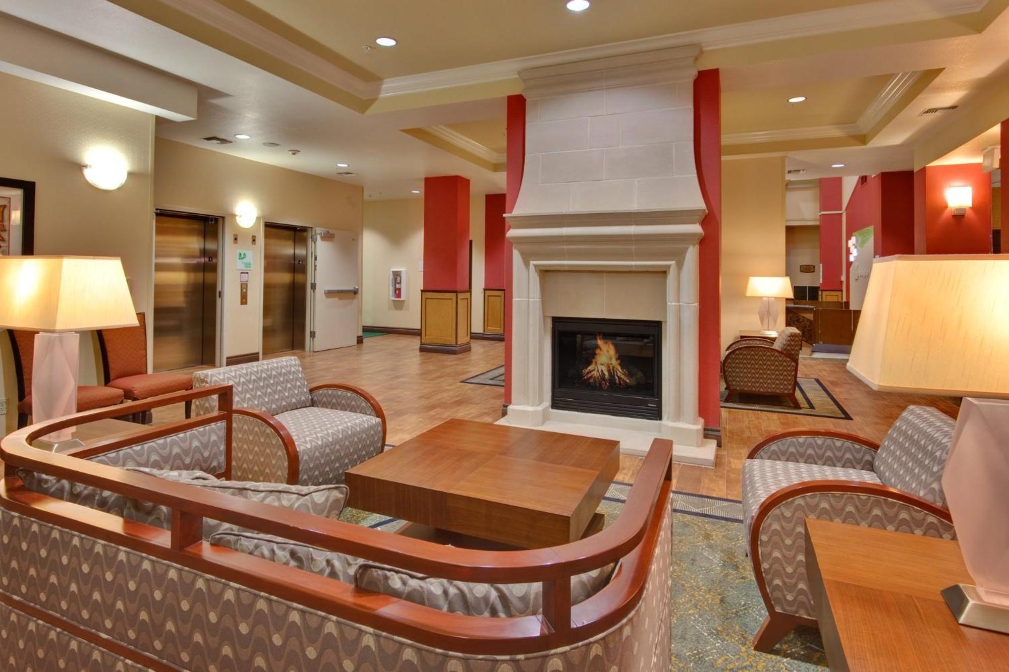 Holiday Inn & Suites Bakersfield By Ihg Экстерьер фото