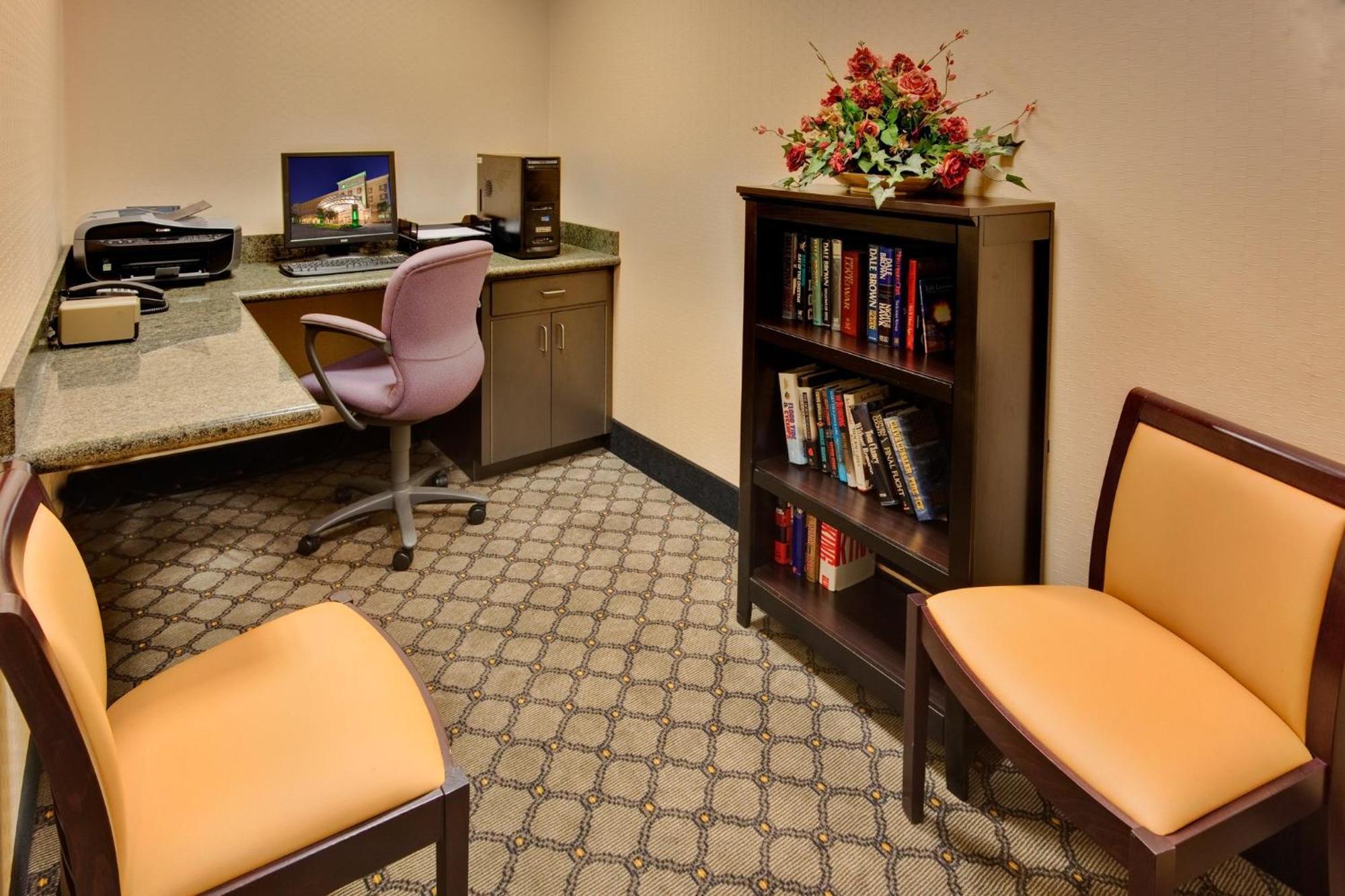 Holiday Inn & Suites Bakersfield By Ihg Экстерьер фото