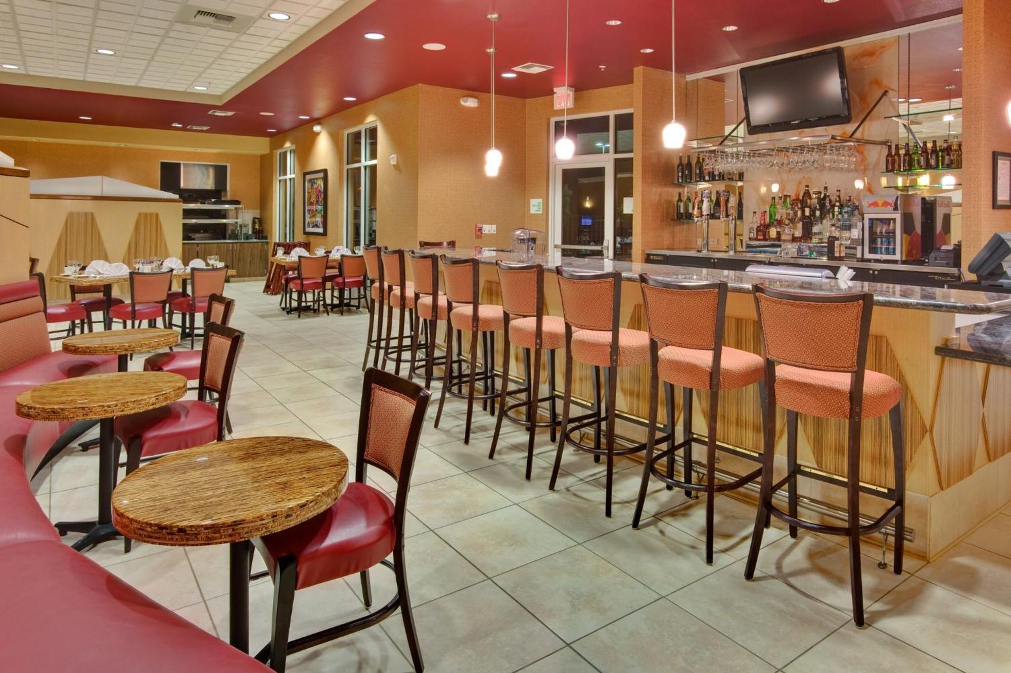 Holiday Inn & Suites Bakersfield By Ihg Экстерьер фото